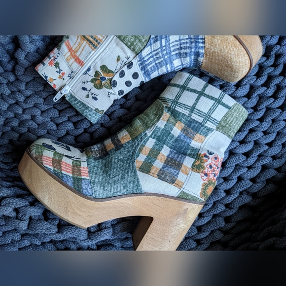 Charlotte Stone platform heeled boots - Picture 2 of 9